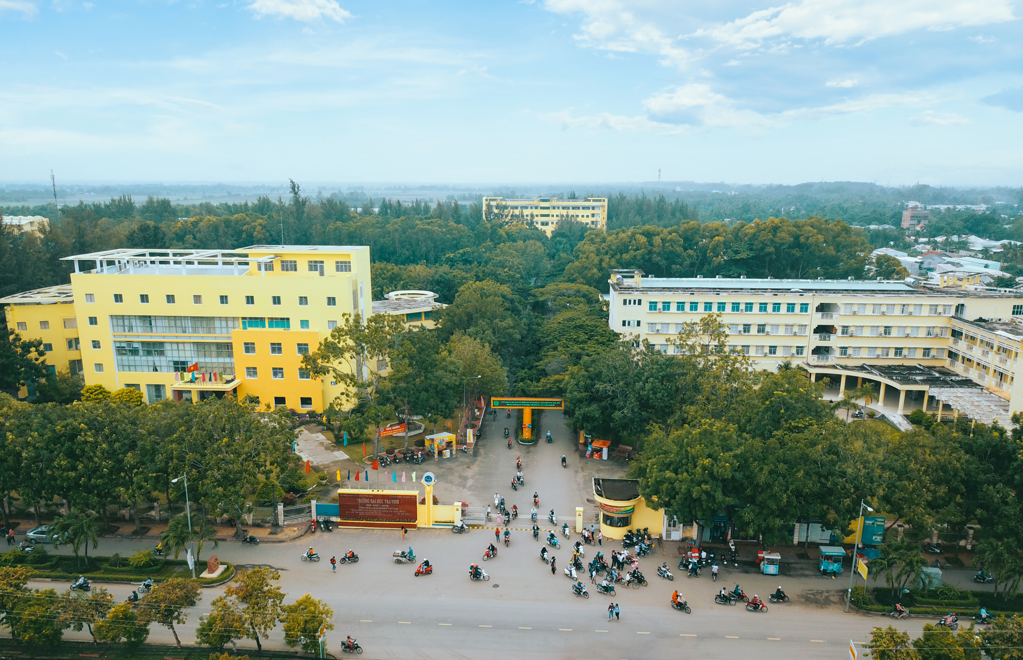 Trường Đại học Trà Vinh tiếp đón và làm việc với Đoàn công tác Công ty TNHH cung ứng nhân lực và thương mại Quốc tế Funova